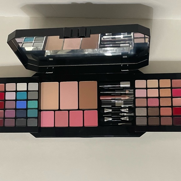 Victoria's Secret | Other | Bombshell Makeupkit By Victorias Secret ...